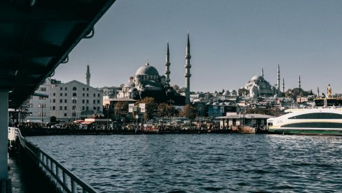 ТУРИСТИ УМИРУ У ИСТАНБУЛУ Још један преминуо! Са ова два симптома завршио у болници, две сестре хитно хоспитализоване!