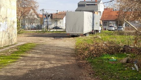 OVDE JE UBIJEN ANDRIJA (17): Dečak pretučen na smrt na prečici od škole do kuće – ovde je juče popodne izgubljen jedan mladi život (FOTO)