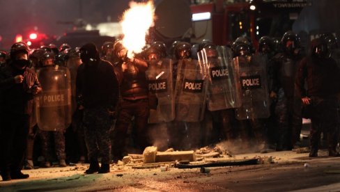 HAOS U TBILISIJU: Demonstranti upali u dvorište predsedničke rezidencije, specijalne snage primenile silu