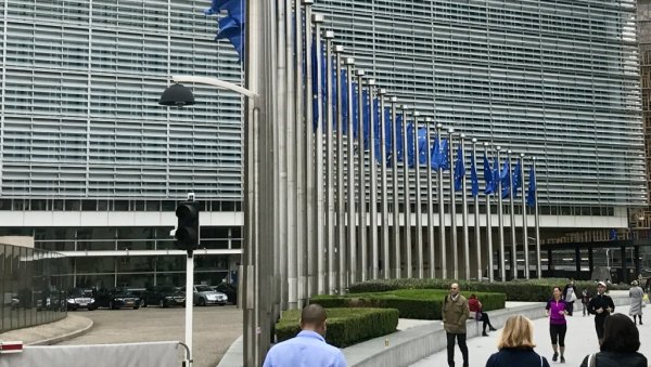 БЕРЛАМОН ЗА ЈАЧАЊЕ ОДБРАНЕ: Обновљени састав Европске комисије званично преузео мандат, у Бриселу кажу да следи нова ера