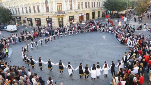 ČIVIJAŠKI HUMOR GAJE I NAJMLAĐI: Grad Šabac poznat je po mnogo čemu, ali njegova manifestacija smeha i satire nema premca (FOTO)