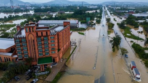 SMRTONOSNE OLUJE ODNELE NAJMANJE 27 ŽIVOTA: Poplave ne prestaju - Spremni za novu katastrofu (FOTO/VIDEO)