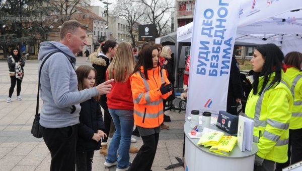 ПОДИЗАЊЕ СВЕСТИ ДЕО ПРЕВЕНЦИЈЕ: Кампања „Буди део безбедног тима“ и у Краљеву