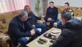 СУТРА ДОБИЈАЈУ ЈЕДНОКРАТНУ ПОМОЋ: Доктор Елек посетио породицу Димовић коју је малтретирала Куртијева полиција (ФОТО)