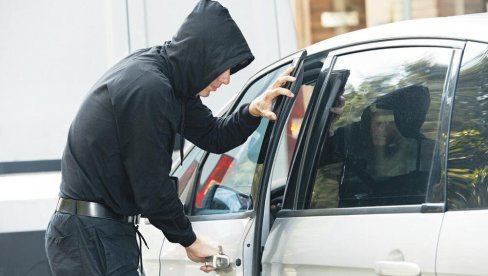 ODNEO NOVAC I DOKUMENTA: Žitelji Kaluđerice se žale na pohare stanova i sumnjivce oko auta