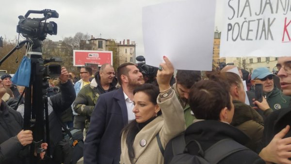 ОПОЗИЦИЈА ПРАВИ ХАОС У НОВОМ САДУ: Протесте предводи Мариника Тепић - блокиран саобраћај, свађа са грађанима (ВИДЕО)