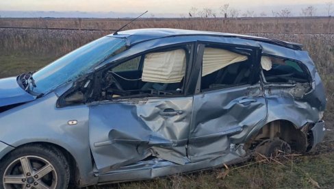 VOZ UDARIO U AUTOMOBIL: Nesreću na pruzi kod Iđoša izazvao teško povređeni vozač forda fokus