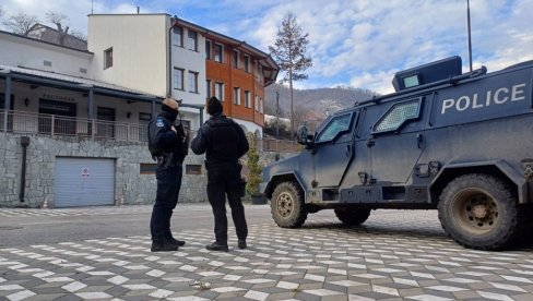 ПОКУШАО ДА УБИЈЕ СРБИНА, ОСУЂЕН НА ТРИ ГОДИНЕ ЗАТВОРА: Донета пресуд косовском специјалацу за пуцњаву код Бистричког моста