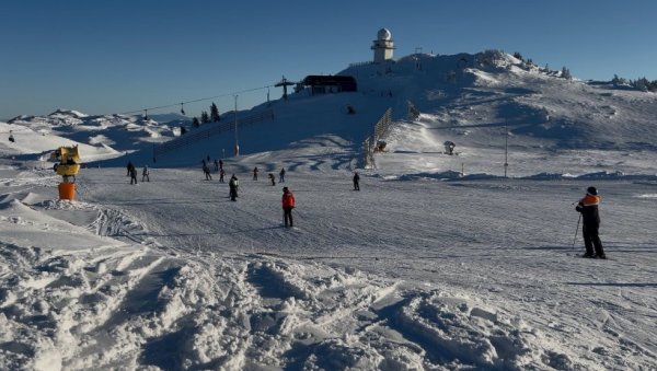 НА ЈАХОРИНИ ЗВАНИЧНО ОТВОРЕНА ЗИМСКА СЕЗОНА Иконић: Ски опенинг на Јахорини постао препознатљив туристички бренд