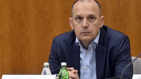 ДАНАС СМО НАЖАЛОСТ СВЕДОЦИ ДА СЕ НАШ НАРОД ПРОТЕРУЈЕ СА ЊИХОВИХ ОГЊИШТА Лончар: Доктор Елек један је од наших најугледнијих дечјих хирурга