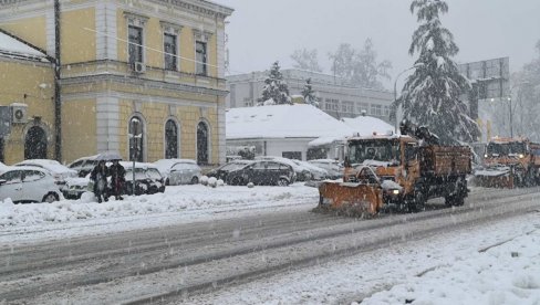 SNEG IZAZVAO KOLAPS U SRPSKOJ: Nema struje, otežan saobraćaj, obustavljena nastava