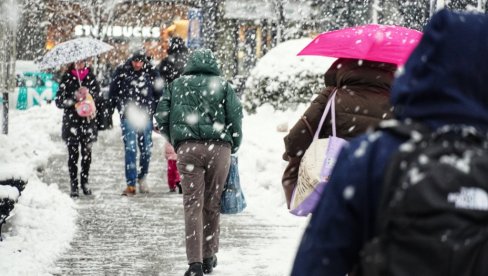 SRBIJA NA UDARU OLUJNOG VETRA Oglasio se RHMZ: Temperatura u velikom padu, od sutra i sneg u ovim krajevima (FOTO)