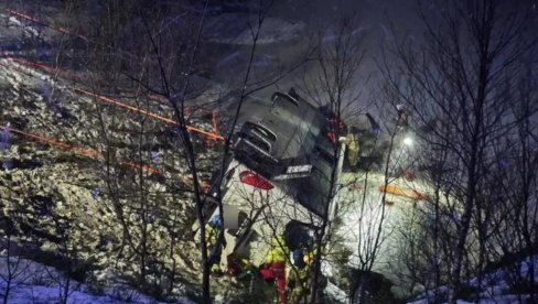 AUTOBUS SLETEO SA PUTA U NORVEŠKOJ: Završio u vodi, ima mrtvih (FOTO)