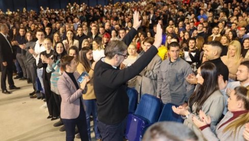 ФЕСТИВАЛ МЛАДОСТИ, ПАМЕТИ И ЛЕПОТЕ У САВА ЦЕНТРУ: Вучић - Будућност, а не прошлост и не само за младе! (ФОТО)