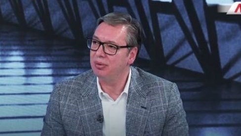 VUČIĆ POSLAO MOĆNU PORUKU: Znate koja ptica se popne orlu, pa ga kljuca stalno? Vrana - orao je pobedi tako što leti u visinu (VIDEO)