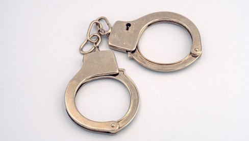 ТИПОВАЛИ СУГРАЂАНИНА И ОТЕЛИ МУ 475.000 ДИНАРА: Ухапшена шесторица Новосађана осумњичених за разбојништво, за још једним се трага