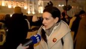 MARINIKA SINOĆ NA PROTESTU PORUČUJE DA SE NIKAD U NOVOM SADU NIJE DESILA TRAGEDIJA A ONA SEDELA U VLADI KOJA JE 17 MLADIH ŽIVOTA POKOPALA!