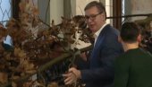 VUČIĆ UNEO BADNJAK U ZGRADU PREDSEDNIŠTVA: Danas je dan pomirenja i blagosti (VIDEO)