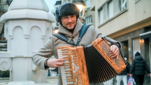 KO TE LJUBI OVE ZIME: Aleksandar Aca Sofronijević napravio lom za Novu godinu, pa priredio iznenađenje na Božić (FOTO/VIDEO)