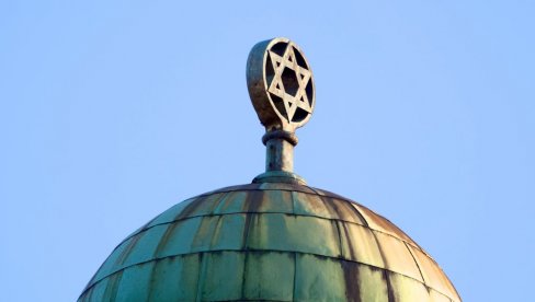 MRTVI NA  JEVREJSKI PRAZNIK JOM KIPUR: U napadu na sinagogu u britanskom gradu Mančesteru poginulo dvoje, napadača ubila policija