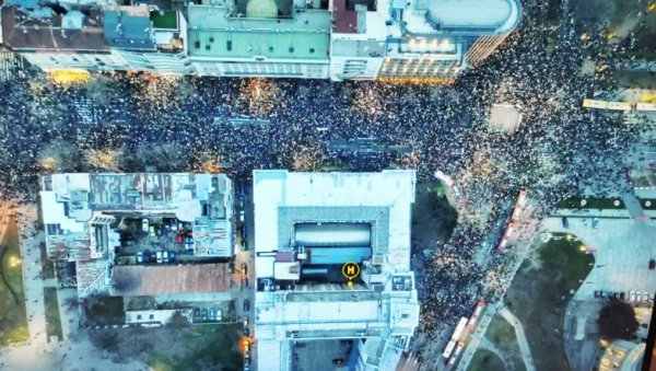 СЛИКА ИЗ ДРОНА: Дупло мање окупљених на данашњем протесту него на Славији - блокиран центар Београда