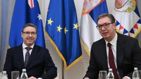 VUČIĆ SA ODLAZEĆIM AMBASADOROM AUSTRALIJE: Razgovor o trgovinskim odnosima i investiranju kompanija u Srbiju (FOTO)