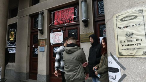 ПОНОВО ЗАРАТИЛИ: Наставља се свађа и туча међу блокадерима! ПОНОВО ЗАРАТИЛИ: Наставља се свађа и туча међу блокадерима!