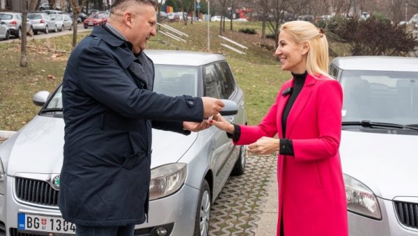 БРЖЕ ДО ПАЦИЈЕНАТА: Дом здравља Звездара добио два возила на коришћење