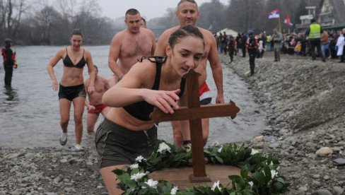 UZ JAKU VERU SVI SU POBEDNICI: I u Kraljevu održano bogojavljensko plivanje za krst časni