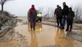 ASFALT SANJAJU 16 GODINA: Muke žitelja Miličinice kod Valjeva zbog 3,6 km uništenog puta, njihove glavne veze za Koceljevu, Šabac, Beograd...