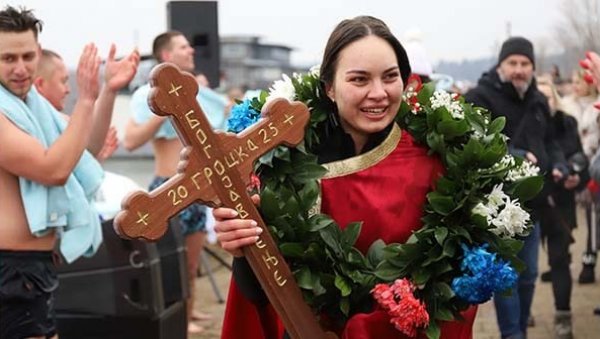 ОД МАЛЕНА ЈЕ ЖЕЛЕЛА ДА ЗАПЛИВА ЗА ЧАСНИ КРСТ: Како је Марија Карић (22) у Гроцкој, на Богојављење, остварила сан