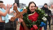 OD MALENA JE ŽELELA DA ZAPLIVA ZA ČASNI KRST: Kako je Marija Karić (22) u Grockoj, na Bogojavljenje, ostvarila san