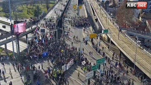 BLOKIRANA AUTOKOMANDA: Država brine za bezbednost i zdravlje - postavljeni toaleti i cisterne, policija obezbeđuje skup