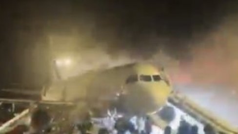 ZAPALIO SE AVION SA 169 PUTNIKA: Požar izbio u repu letelice (VIDEO)