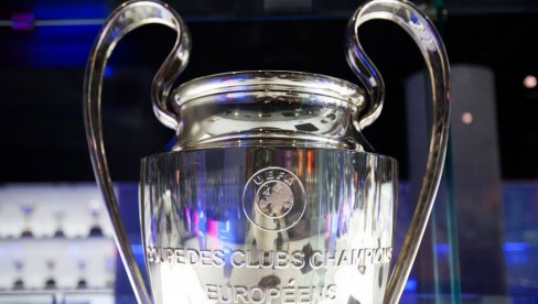 НЕВЕРОВАТНА БРУКА У ЛИГИ ШАМПИОНА! Играчи чекали химну, нису могли да верују шта чују (ВИДЕО)