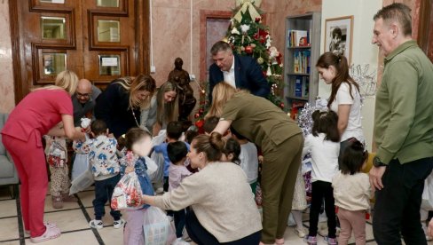 АЛТА банка: Поклони за малишане у Звечанској поводом Светог Саве, славе установе