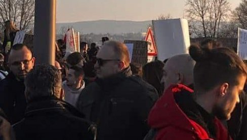 СТУДЕНТИ, СТИЖУ ВАМ ПРАВИ ОРГАНИЗАТОРИ ПРОТЕСТА! Као што су Ђилас и ПРОглас најавили: ОД САДА ОНИ ПРЕУЗИМАЈУ!