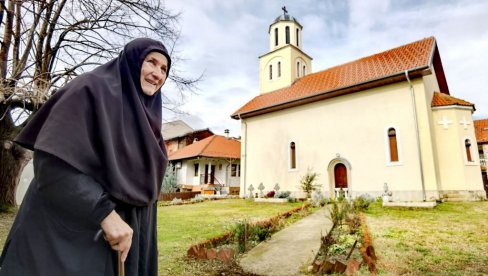 KO SRCEM MRZI TAJ JE U ZATVORU, MI SMO NA SLOBODI: U Đakovici kod Dragice Gašić i mati Joanikije, jedinih preostalih Srba u ovom gradu