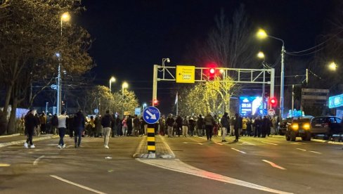 DEMONSTRANT PRETUKAO PROLAZNIKA KOD CVETKOVE PIJACE: Duvao mu vulvuzelom u uvo, a onda ga udario pesnicom