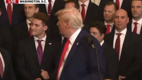 GDE JE TAJ RUS? Donald Tramp napustio govornicu da bi ga pronašao - i ovo mu poručio (VIDEO)