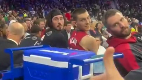 SAMO U AMERICI: Navijač usred NBA utakmice javlja košarkašima ko je trejdovan! (VIDEO)