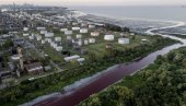 ZBOG ČEGA JE POCRVENELA REKA U ARGENTINI: LJudi se boje najgoreg (FOTO/VIDEO)