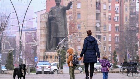 ŠIPTARSKI TERORISTI UPALI U REKTORAT U KOSOVSKOJ MITROVICI: Otimaju Srbima imovinu i proteruju fakultete