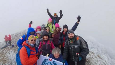 JUNAČKO SRCE PARAĆINACA: Planinari savladali Veliki krš na minus 9 (FOTO)