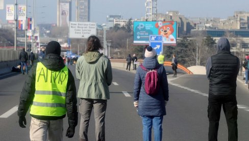 НИСУ ВРШЕНА ТАКВА ИСТРАЖИВАЊА На питање колико студената подржава блокаде, ректор почео да замуцкује (ВИДЕО)