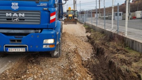 PROŠIRENJE KOLOVOZA I TROTOARA: Obnova dotrajale saobraćajnice u Sopotu