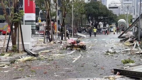 EKSPLOZIJA U ROBNOJ KUĆI, IMA MRTVIH: Pogledajte trenutak detonacije - stravične scene na Tajvanu (VIDEO)