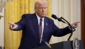 БИЗАРНО: Трамп објавио спот песме „Бомбардовати Иран“ (ВИДЕО)