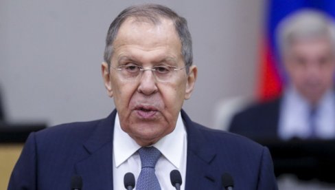ZELENSKI JE JADNA OSOBA Lavrov: Britanske vlasti ga vode kroz džungle međunarodne politike