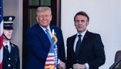 ОН И НЕ ЗАСЛУЖУЈЕ ОДГОВОР Макрон о Трамповим увредама - То није ни елегантно, ни примерено...